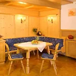 Otel Gaestehaus Weisses Roessl *