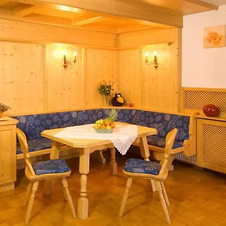 מלון Gaestehaus Weisses Roessl *