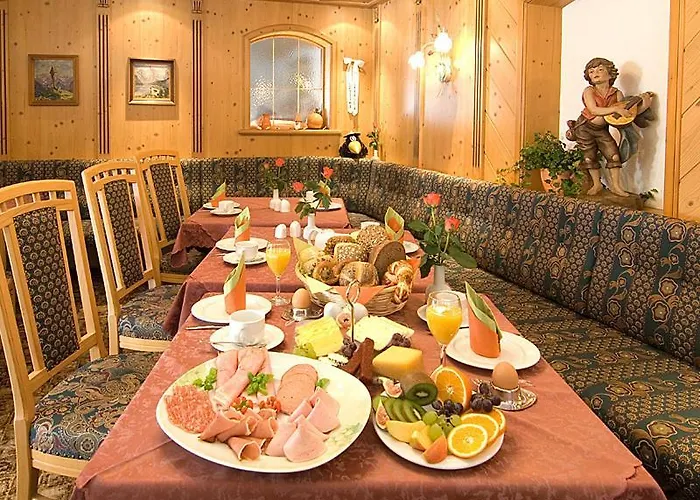 Gaestehaus Weisses Roessl Hotel *