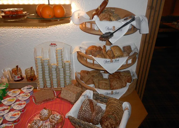 Gaestehaus Weisses Roessl Hotel *