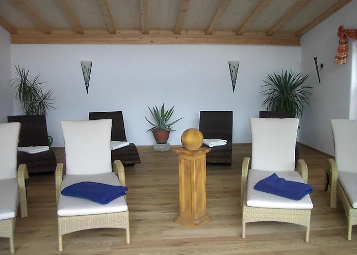 Gaestehaus Weisses Roessl Hotel *
