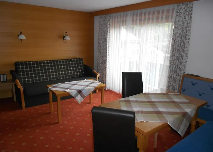 Gaestehaus Weisses Roessl Hotel *