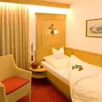Hotel Gaestehaus Weisses Roessl *