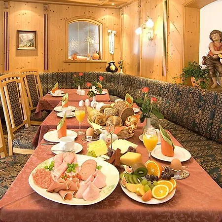 Gaestehaus Weisses Roessl Hotell *