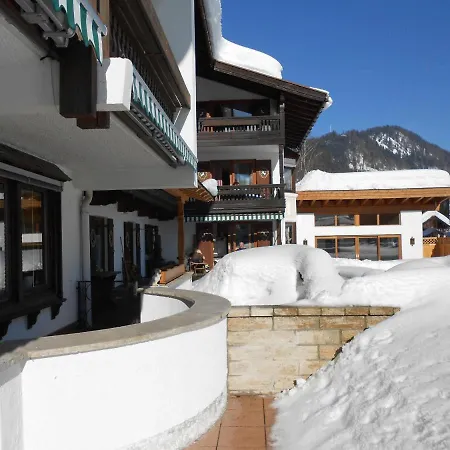 Gaestehaus Weisses Roessl Hotell