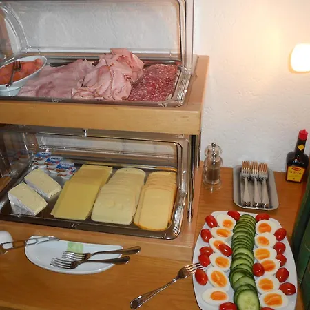 Gaestehaus Weisses Roessl Hotell