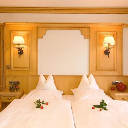 Gaestehaus Weisses Roessl Hotell