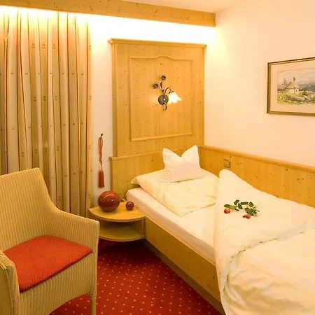 Hotel Gaestehaus Weisses Roessl *