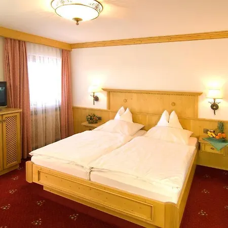 Gaestehaus Weisses Roessl Hotell